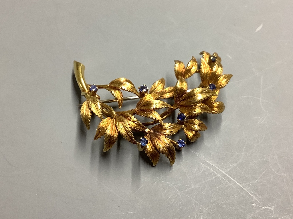 An 18ct yellow gold and small sapphire openwork foliate brooch, 9.3g